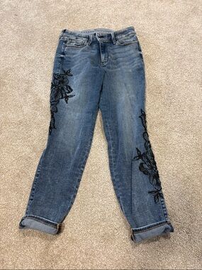 White House Black Market sz 4 Jeans with Black Floral Embroidery